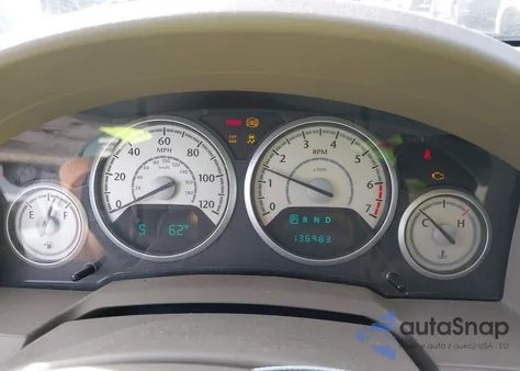 2010 Chrysler Town & Country Touring z USA, uszkodzony, nr VIN 2A4RR5D15AR329257